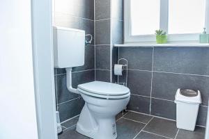 Perfectly situated 2BR shared Apt- ideal for short & Longstays