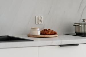 Przestronny Apartament z 2 Sypialniami by Noclegi Renters