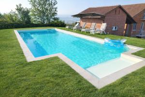 AMAC Suite with pool