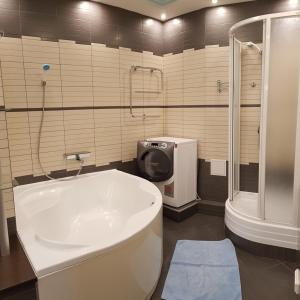 VIP KING SIZE apartment 106 м2 в Мост Сити, ОГРОМНАЯ ванна, 2 раздельные комнаты, ВИД на реку, Smart TV Генератор