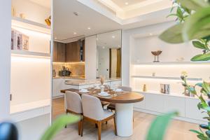 Escape24 Upgraded 1BR Al Bahar with Partial Burj & Fountain View