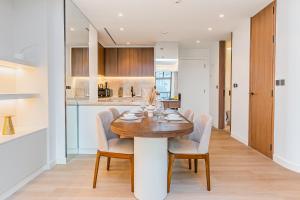 Escape24 Upgraded 1BR Al Bahar with Partial Burj & Fountain View