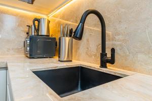 Escape24 Upgraded 1BR Al Bahar with Partial Burj & Fountain View