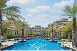 Spacious One Bedroom with Beach Access