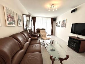 MirrArt House - Просторен луксозен апартамент - 3 спални - 2 бани - Топ център