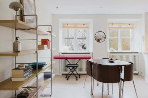 Stylish Apt Prime Location by the Marble Church