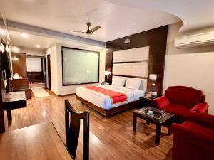 Indraprastha Resort - A Centrally Heated and Air Cooled City Center Resort