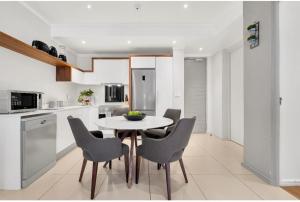 Sandton Cozy Unit A - 2 Bed 2 Bath