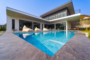 Luxury 5 Bedroom Pool Villa (KH-C2)