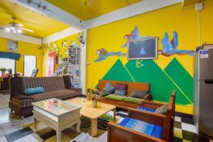 OYO 75303 V Home Guesthouse Sunday Night Market