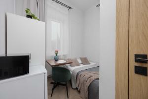 Functional Pet-Friendly Micro-Apartment in Warsaw by Noclegi Renters