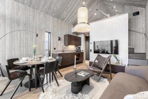 North Suite Zenith 15B by Hilla Villas
