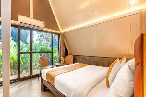 Alaya stays Inara Retreat Pet-Friendly 1-Cottage with a Mezzanine Loft, Shared Pool, and Garden