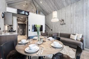 North Suite Infinity 15C by Hilla Villas