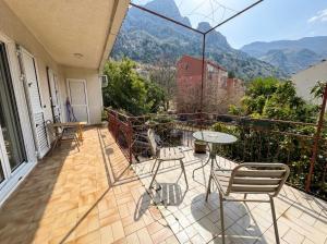 Golden Bay Apartment