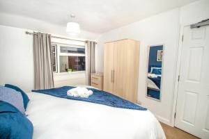 Oxfordshire base 4 bedroom with parking