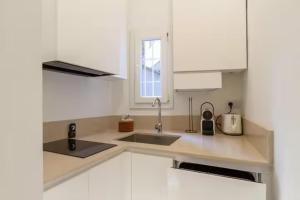 Luxury apartment-piano intero-11 posti-1 min da M4