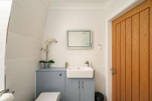 Queensferry Street Lane - Fantastic 2 BR City Centre Mews House with free secure parking!