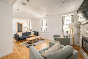 Queensferry Street Lane - Fantastic 2 BR City Centre Mews House with free secure parking!