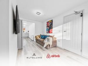 Modern & Cozy Single Single Room - Shared House in Central Bristol by AltoLuxo Short Lets & Serviced Accommodation with FREE WiFi and Parking