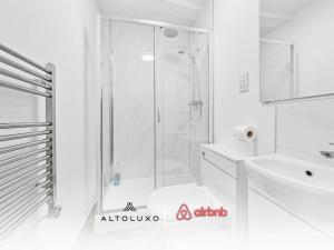 Modern & Cozy Single Single Room - Shared House in Central Bristol by AltoLuxo Short Lets & Serviced Accommodation with FREE WiFi and Parking