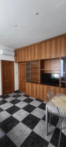 Silvia Butterfly Flat