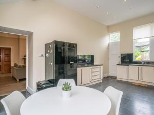 Delightful 4 bedroom family home in Newington - Craigmillar Park