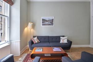 High Street - modern Scandi design apartment in the heart of the old town!