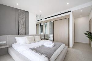 Luxury 1BR W Private Pool Binghatti Royale