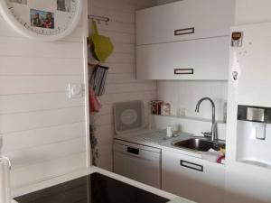 Appartement T2 avec Parking Privé et Balcon à Canet Plage - FR-1-696-21