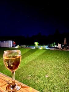 Nowy domek z podgrzewanym basenem na wyłączność