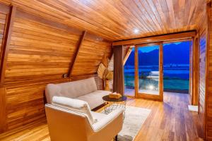 The Dewi Tasik Kintamani