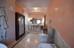 Villa con Piscina, Ac nelle 2 camere da letto, Palestra e vista su mare e monti