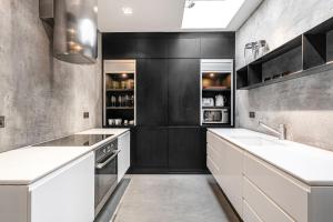 Cadogan Square Penthouse with Private Terrace and AC