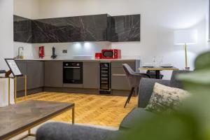 Beautiful Newly Built Flat - Walk To City Centre - Pass the Keys