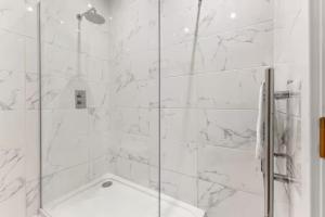 Beautiful Newly Built Flat - Walk To City Centre - Pass the Keys