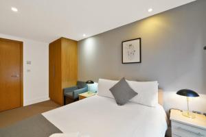 Modern Apartments in Bayswater Central London FREE WIFI & AIRCON by City Stay Aparts London