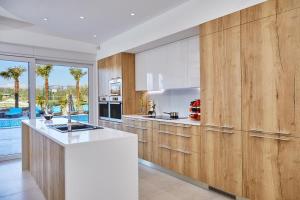 Royal Palm Luxury Villa with Private Pool - Durrës