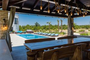 Royal Palm Luxury Villa with Private Pool - Durrës