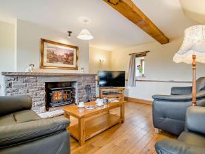 3 Bed in Crickhowell oc-bn124
