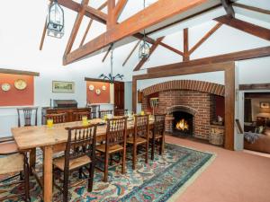 5 Bed in Ashbourne oc-85565
