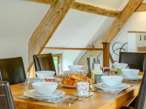 3 Bed in Brecon oc-88249