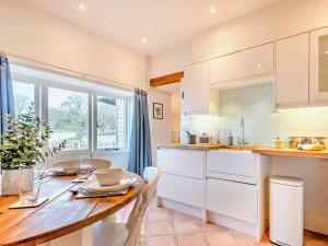 2 Bed in Cirencester oc-93878