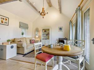 1 Bed in Cirencester oc-57684