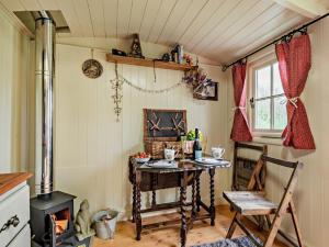 1 Bed in Lydney oc-91373