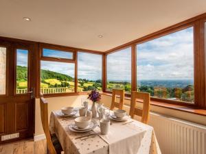 2 Bed in Abergavenny oc-83894