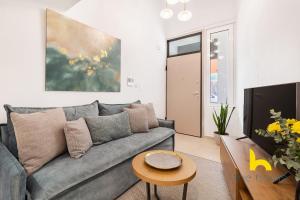 Modern Athenian Habitat near Acropolis & Museum!