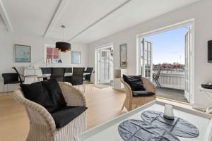 Lovely Holiday Home With Harbor View