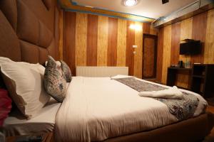 Hotel Park Plaza Srinagar