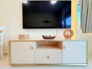 Mahenti - Stunning Golf View Studio in Damac Hills